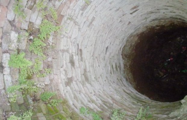 Şi-a încheiat socotelile cu viaţa, aruncându-se într-o fântână părăsită
